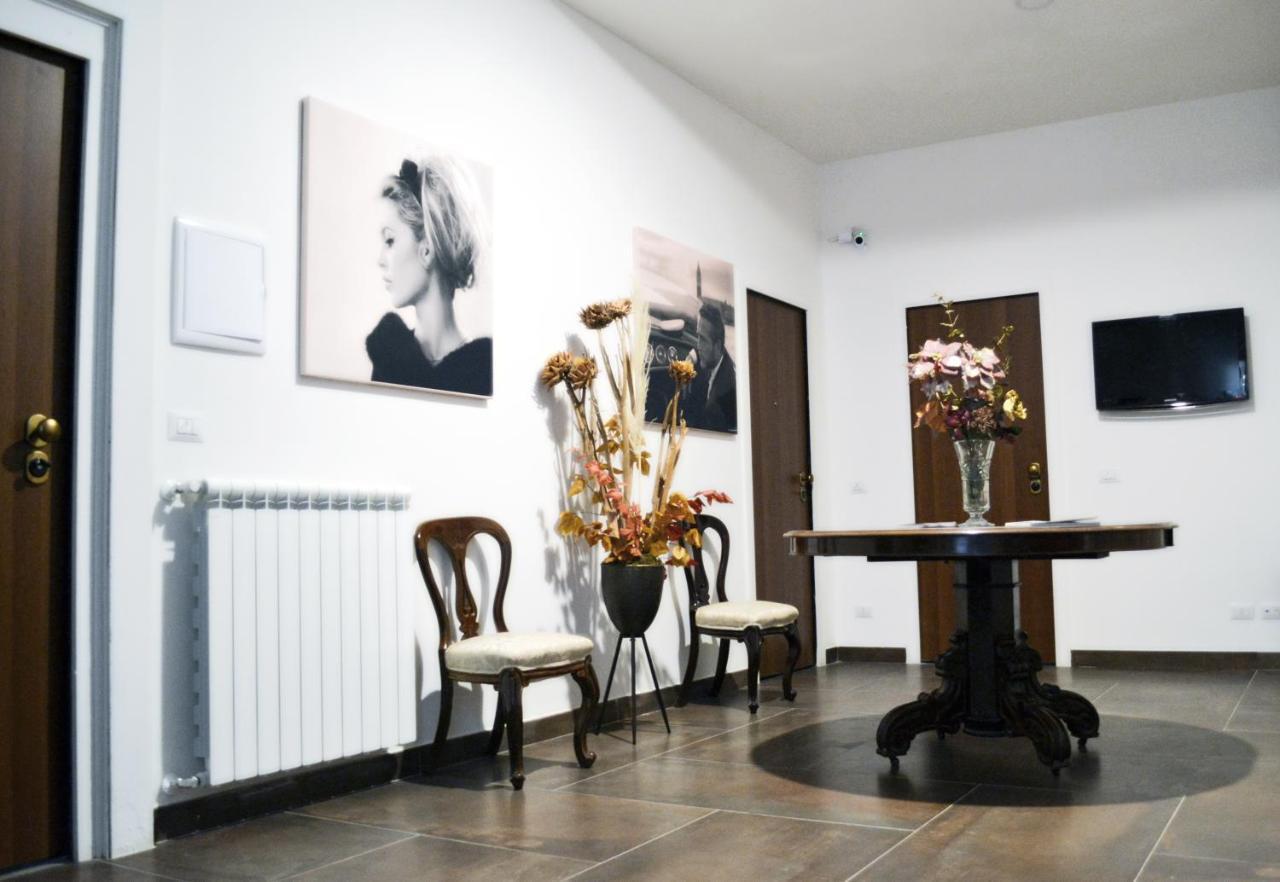 Questo Rinascimento Casa Brigitte Napoli Bagian luar foto