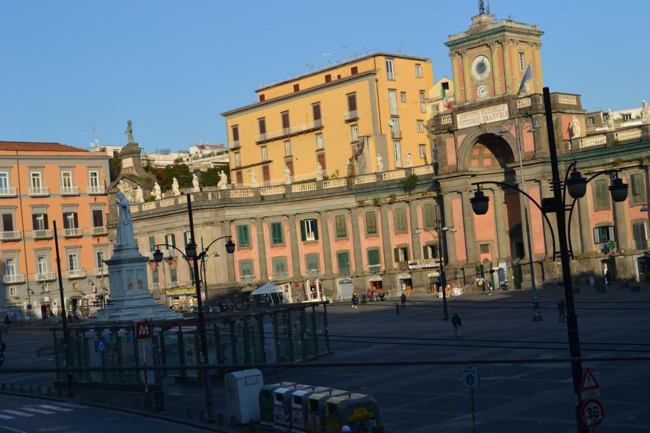 Questo Rinascimento Casa Brigitte Napoli Bagian luar foto