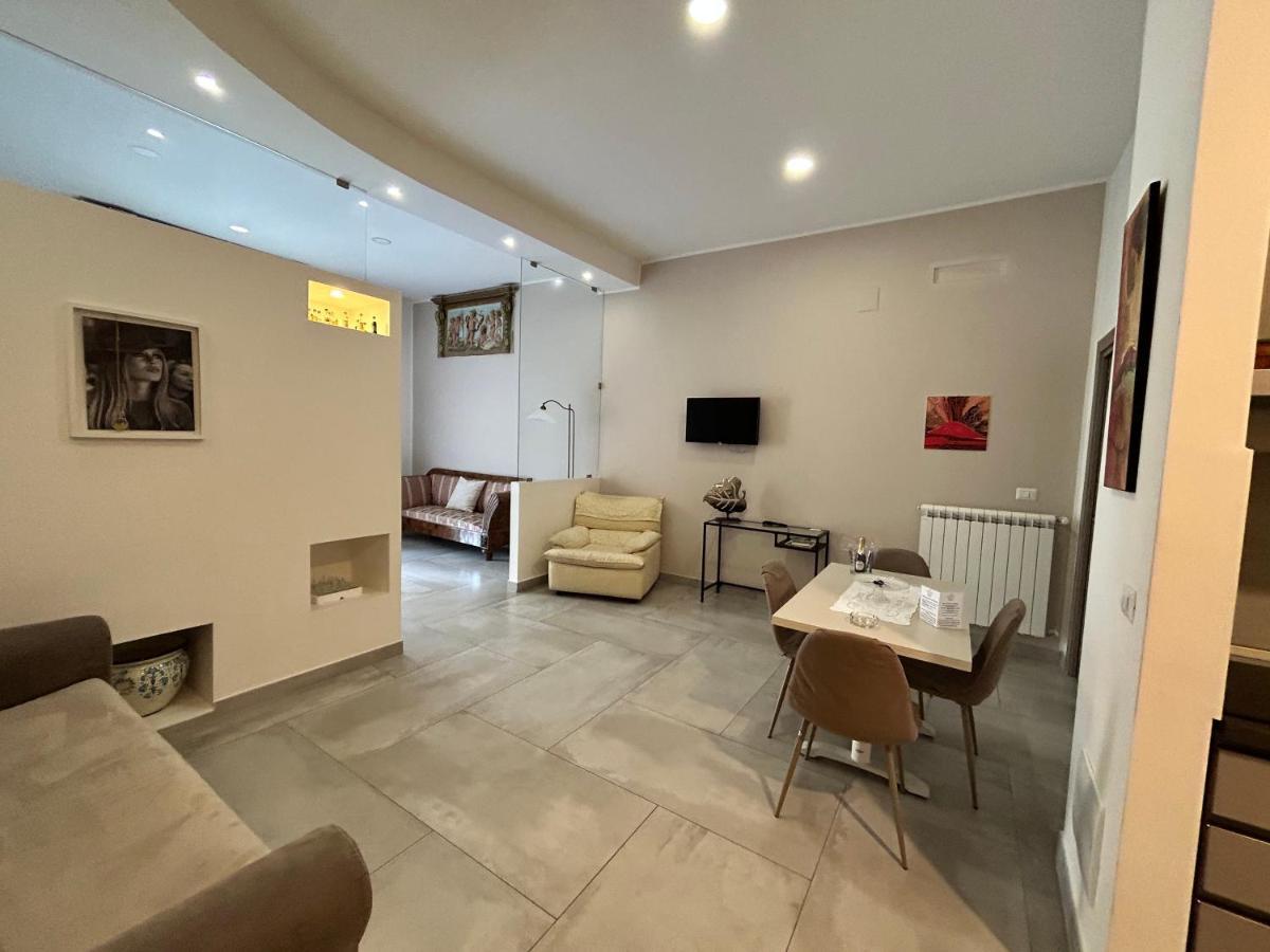 Questo Rinascimento Casa Brigitte Napoli Bagian luar foto