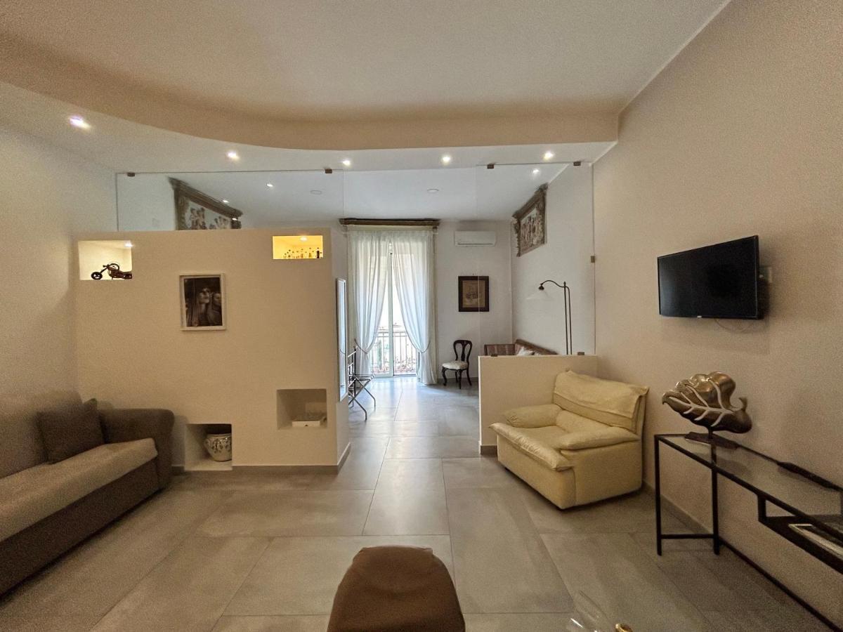 Questo Rinascimento Casa Brigitte Napoli Bagian luar foto
