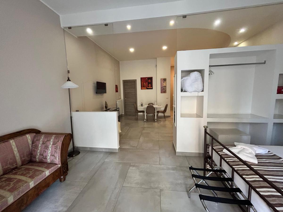 Questo Rinascimento Casa Brigitte Napoli Bagian luar foto